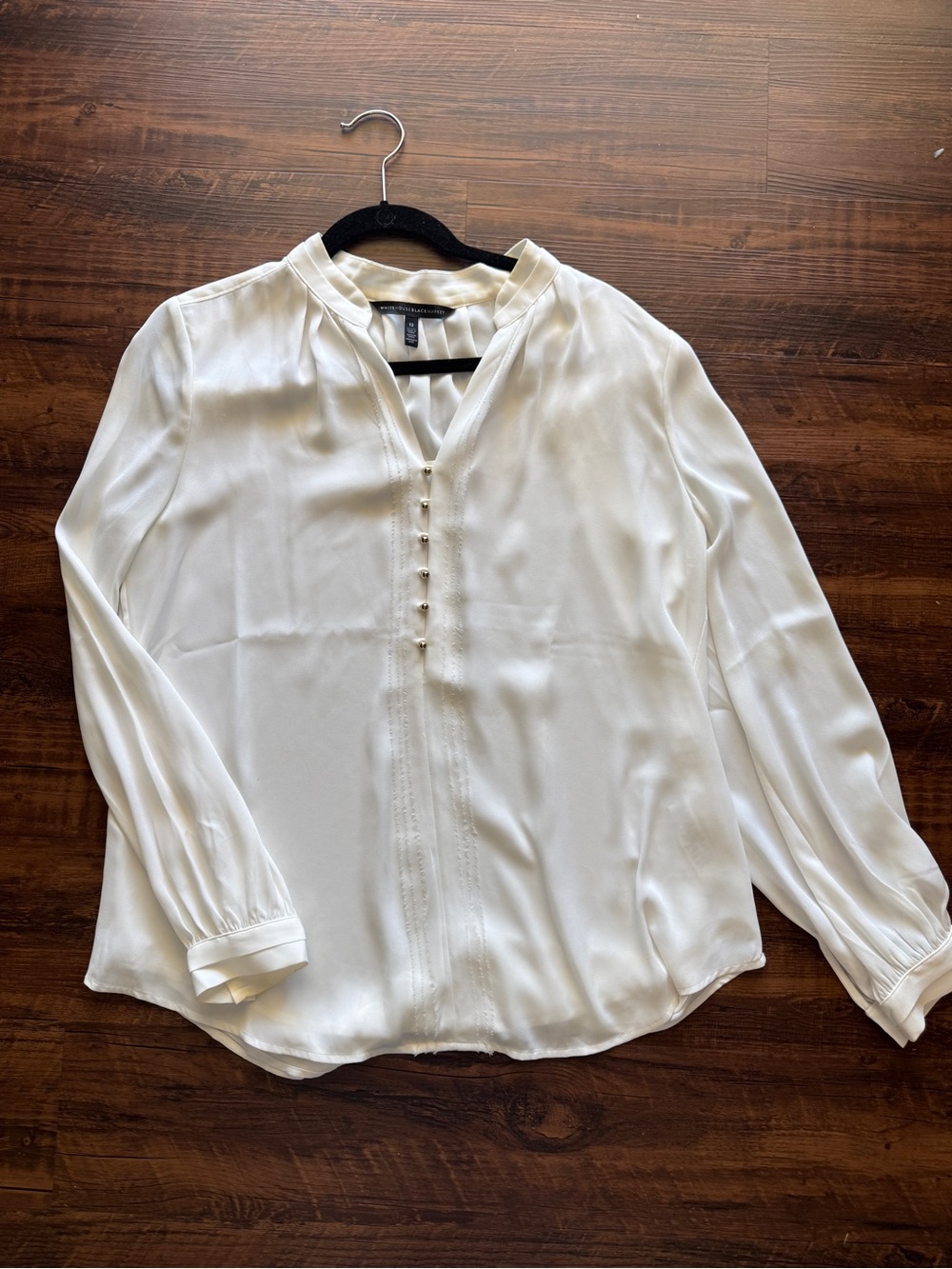 White House Black Market Ivory Button-Front V-Neck Blouse
